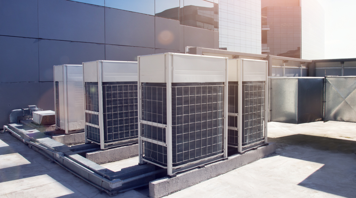 Unidades de climatización en cubierta de edificio
